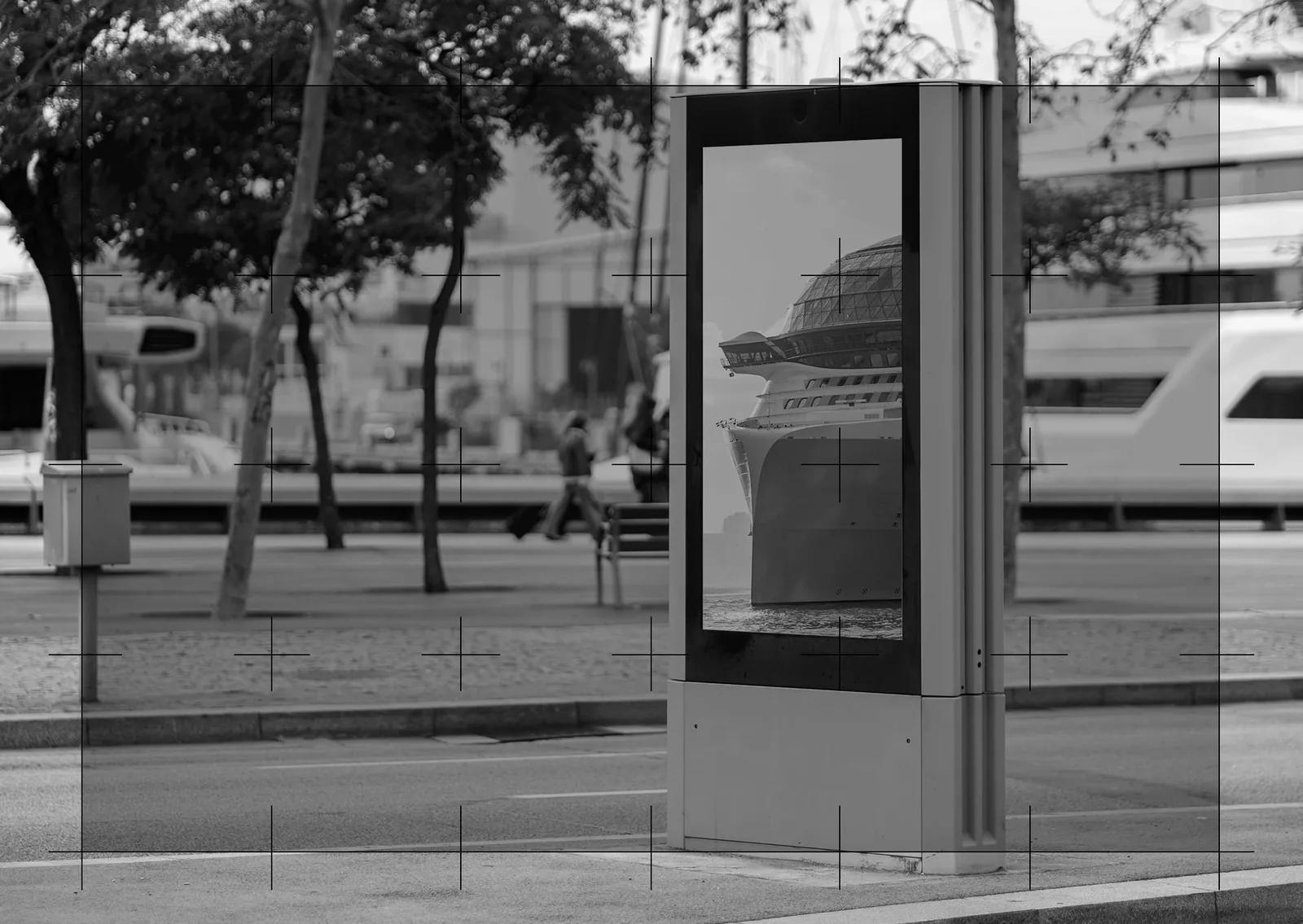 5G RedCap connectivity for smart outdoor advertising